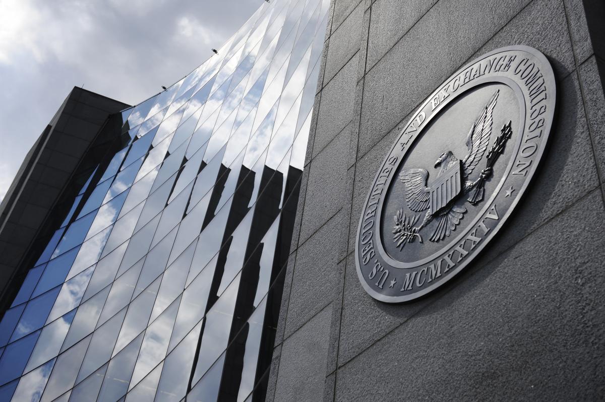 FILE PHOTO - A general exterior view of the U.S. Securities and Exchange Commission (SEC) headquarters in Washington, June 24, 2011.  REUTERS/Jonathan Ernst