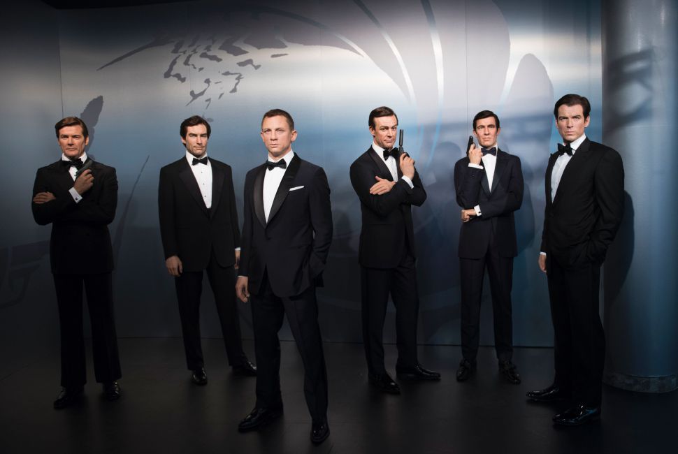 TOPSHOT - Wax figures of James Bond actors (L-R) Roger Moore, Timothy Dalton, Daniel Craig, Sean Connery, George Lazenby and Pierce Brosnan are presented at the Madame Tussauds wax museum on October 4, 2016 in Berlin / AFP / STEFFI LOOS        (Photo credit should read STEFFI LOOS/AFP/Getty Images)