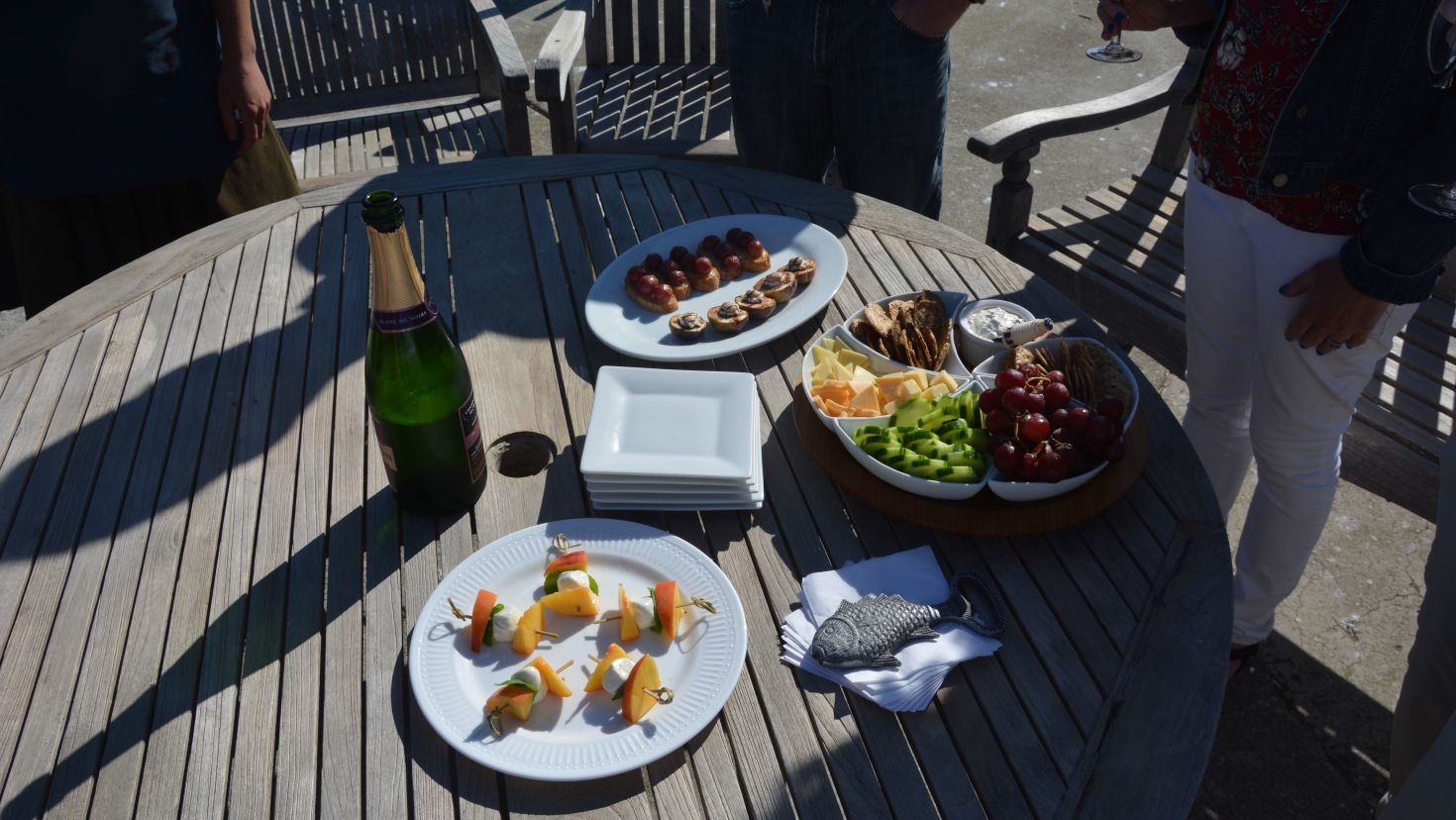 The keeper's are responsible for cooking and providing snacks for guests