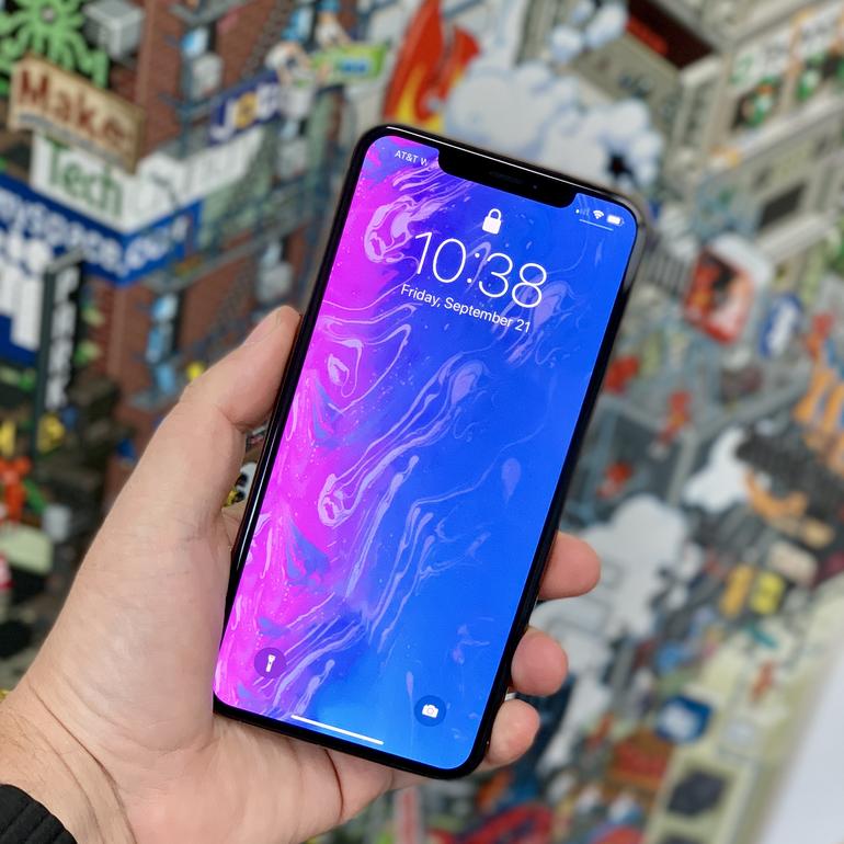 Apple iPhone XS Max Beats Samsung Galaxy Note 9