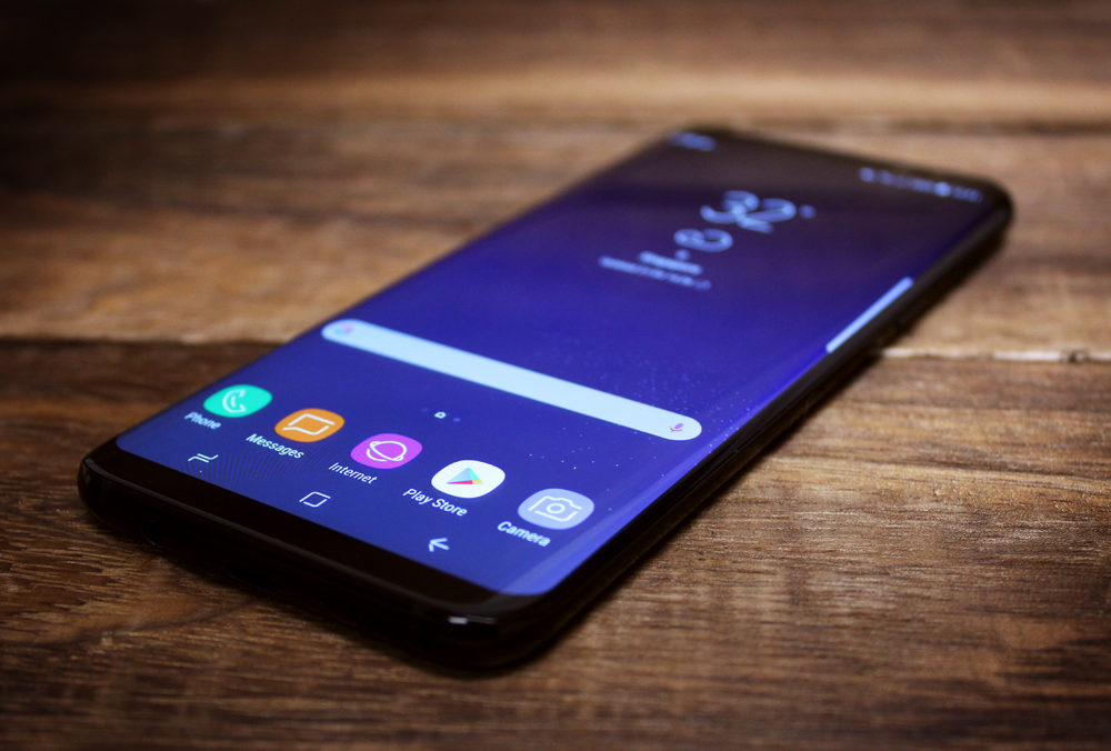 Galaxy S9 is ahead in the display competition.
