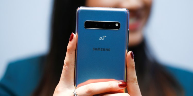 Wait For Samsung Galaxy S10 5G Instead of Buying the Standard Galaxy S10