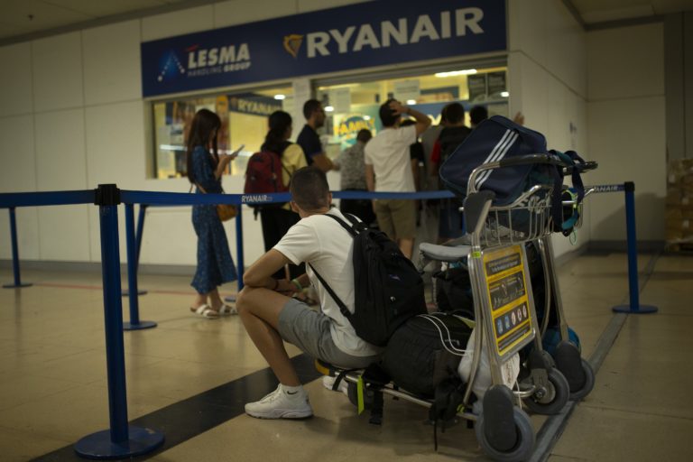 Italy airport strike cancelled over a hundred flights and created chaos.
