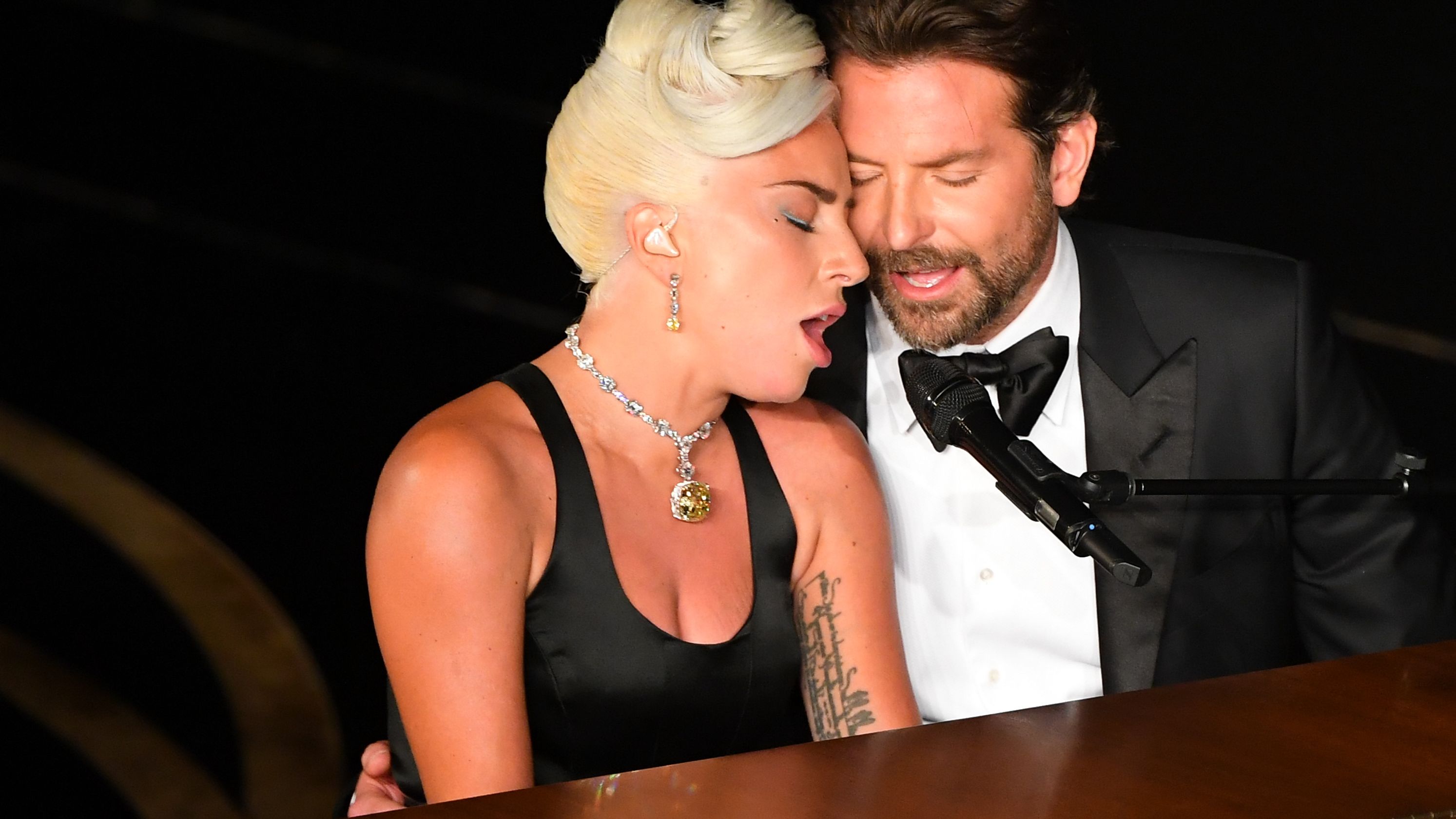 Lady Gaga and Bradley Cooper couple dating rumours love