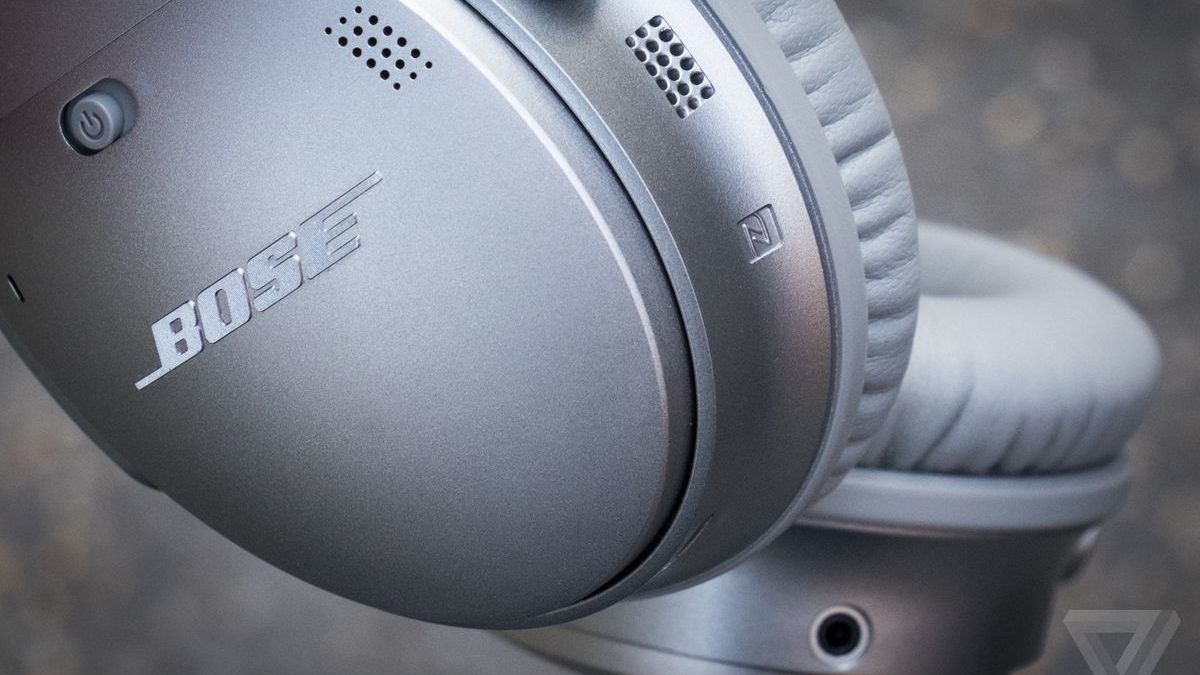 Bose QC 35 II noise cancelling headphone get a rare $50 discount