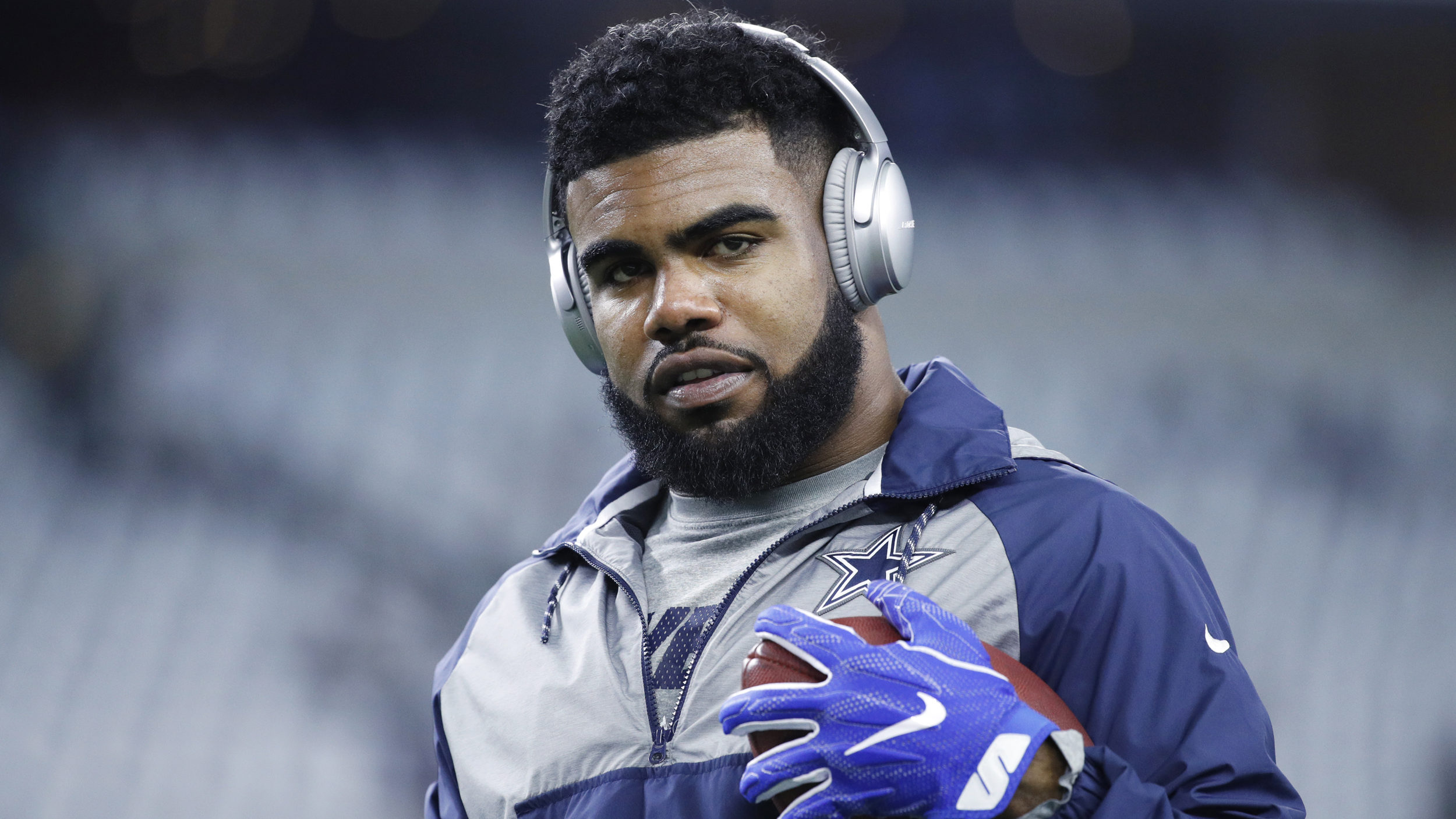 Dallas Cowboys Contract Ezekiel Elliot Jerry Jones