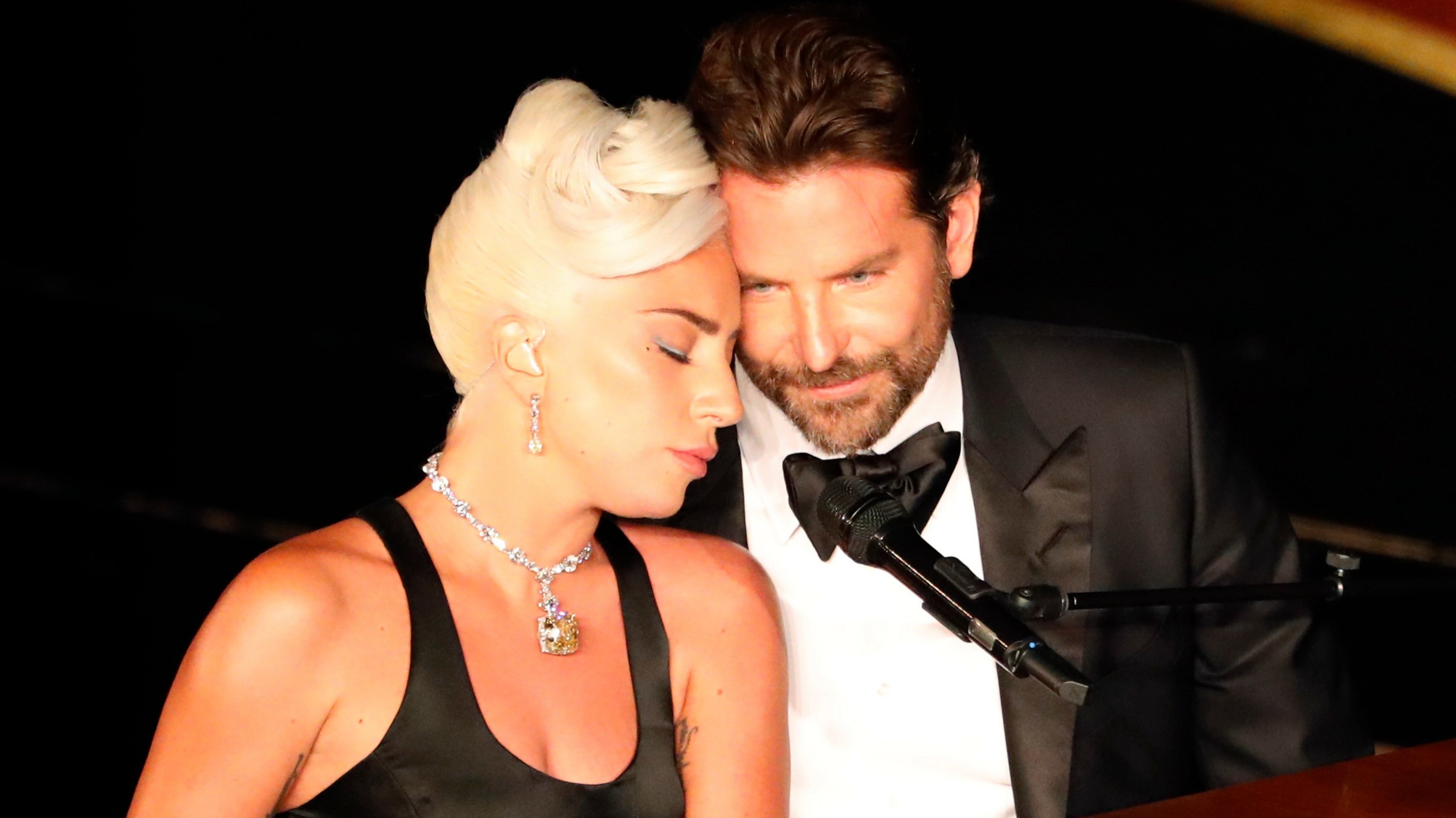 Lady Gaga and Bradley Cooper dating