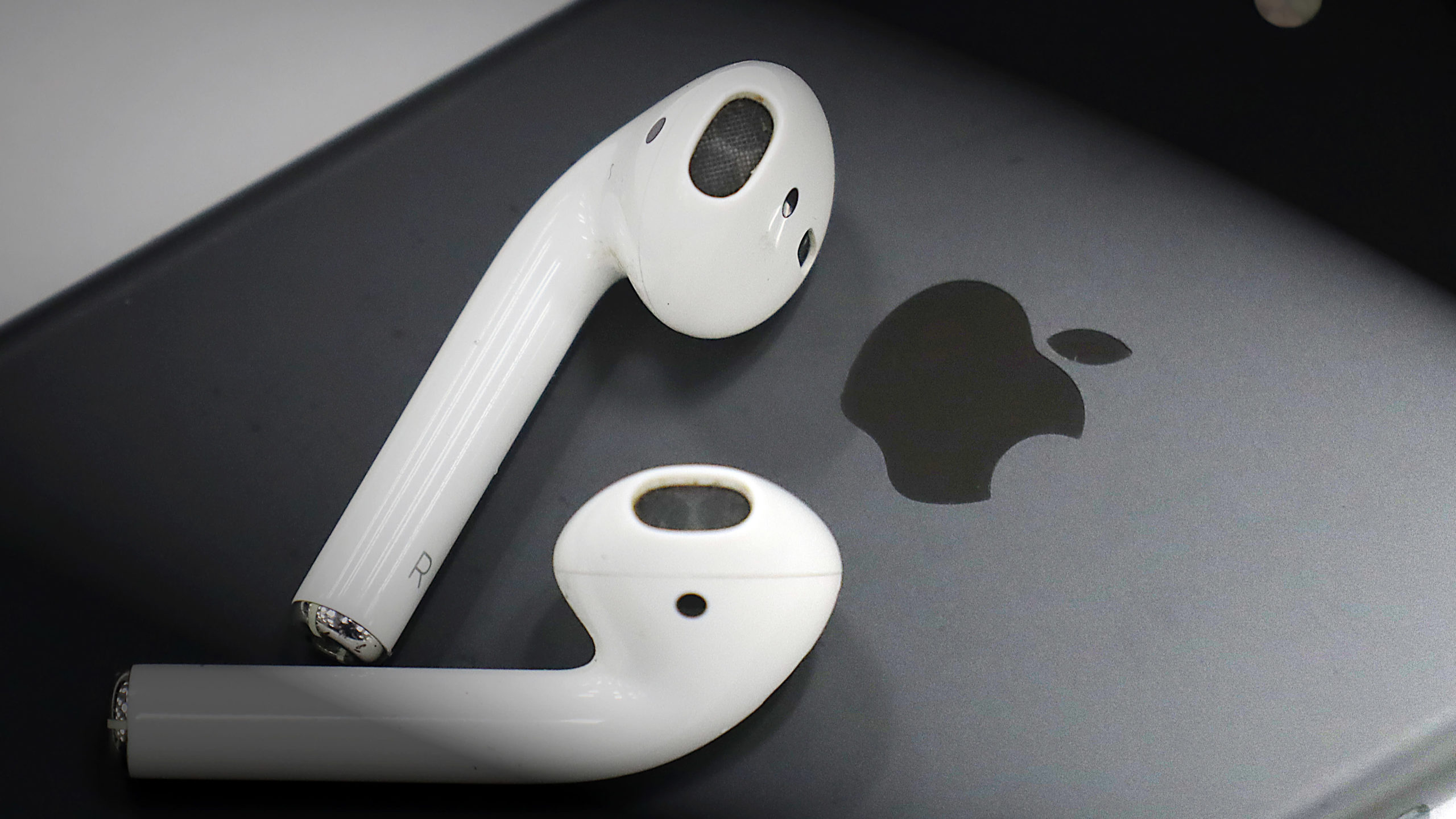 Apple AirPods Pro Update Latest Firmware Patch not Good for Noise cancellation, here is how to Upgrade