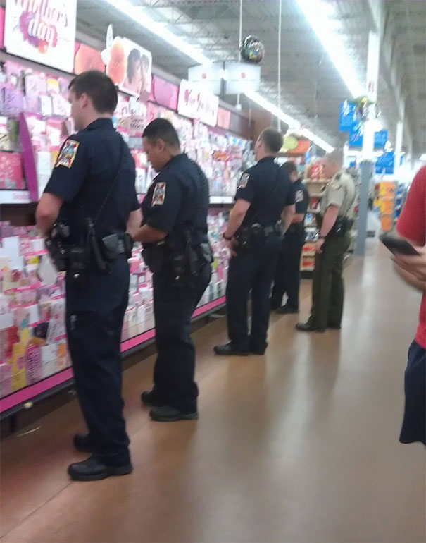 This is what happens at 4 AM in the Walmart Stores