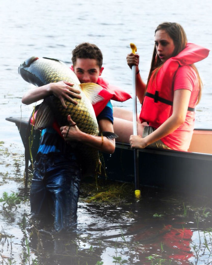 I Want That Fish! Son Improvises Without Fishing Gear, Yanks Carp Outta Lake, Shocks Both Fish And Sister