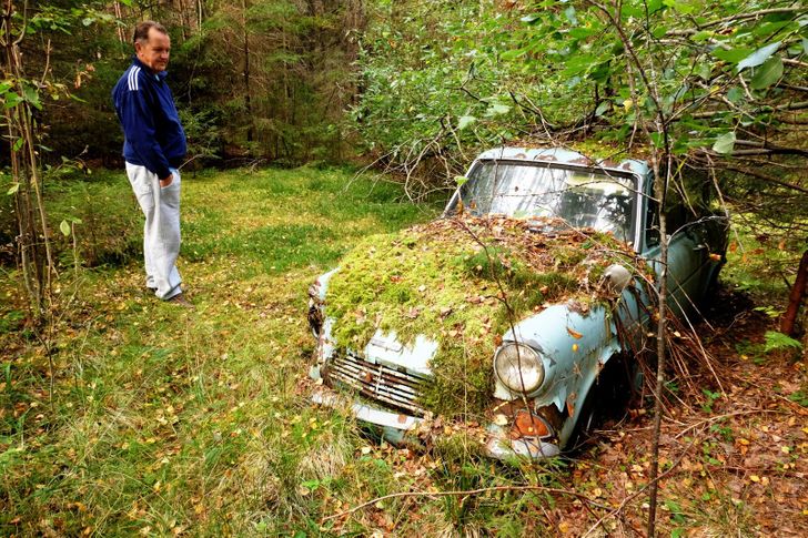 Took my dad to see if his first car was still where he left it 40 years ago