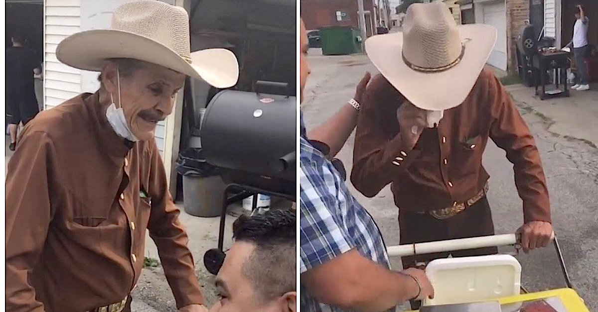 Family Buys All The Ice-Cream From An Elderly Vendor