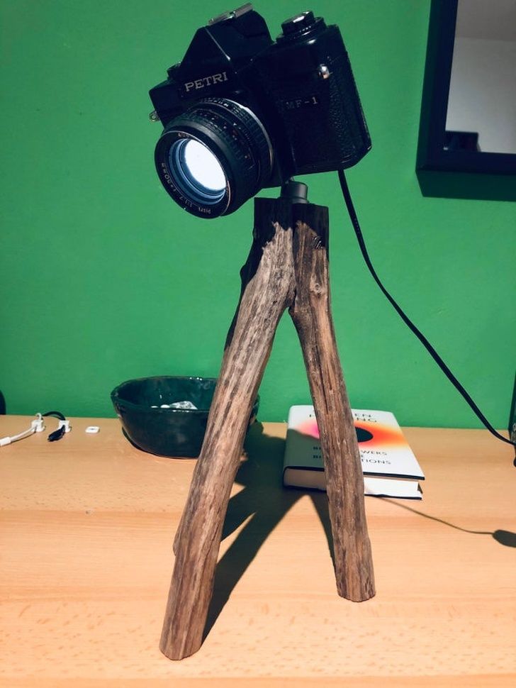 Transforming Old Objects: What to do with old objects like a camera? Well, make it a room lamp! Haha!