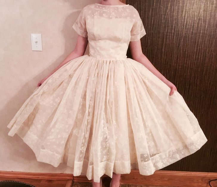 Cool things in Old Junk: This is a $3 vintage wedding dress! 