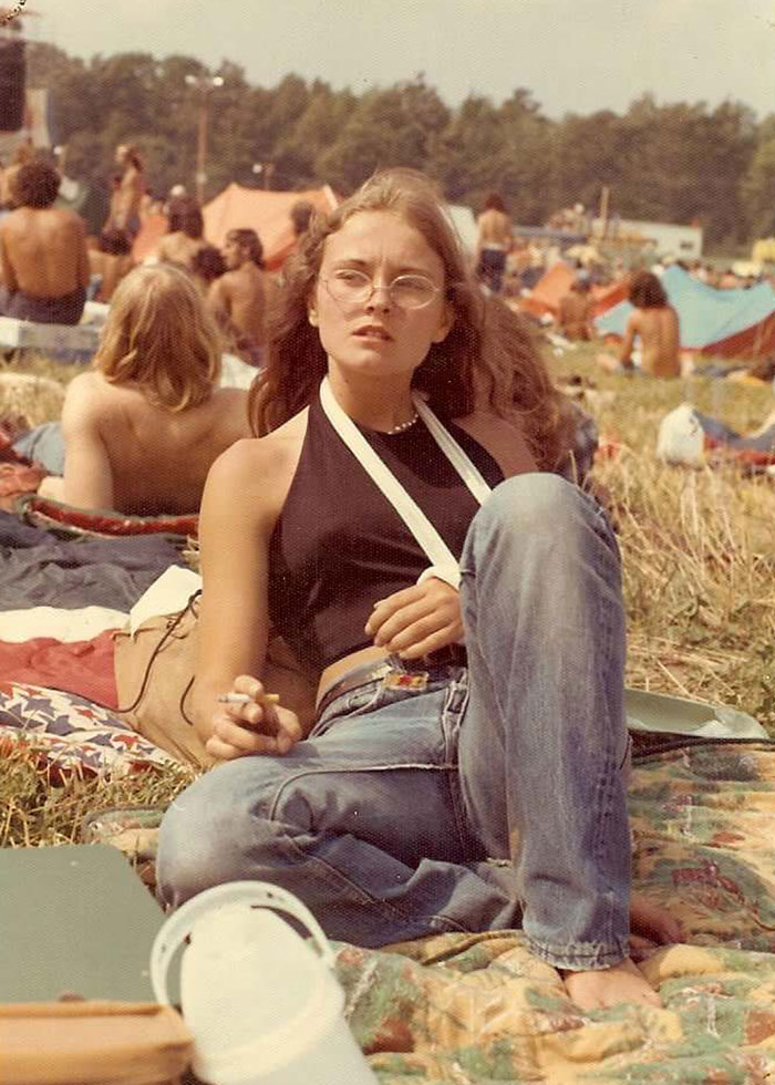 My Mom boldly smoking at a concert, at the age of 15