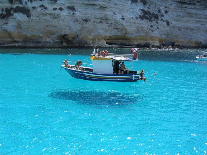 Incredible Photos: Looks like this boat is floating on the air