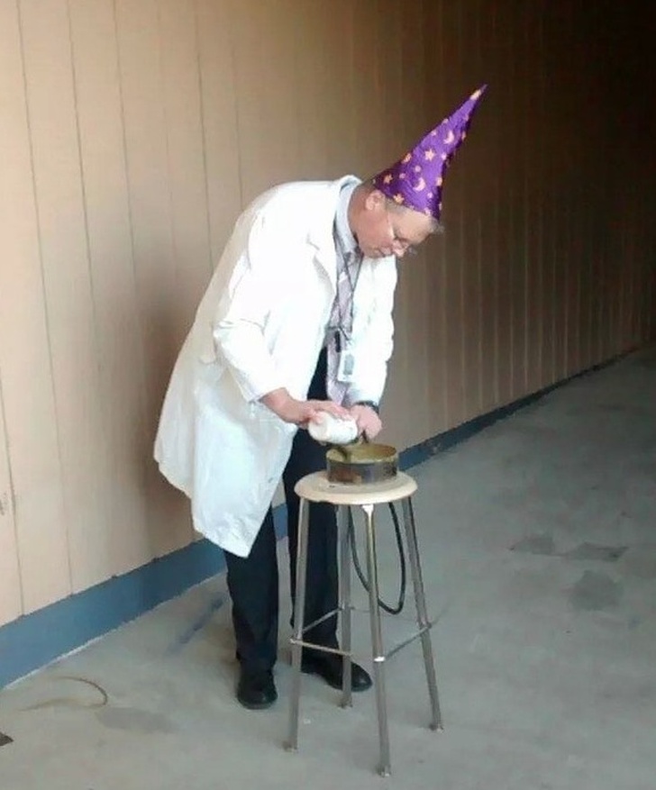 This is how the physics teachers conduct experiments at the lab.