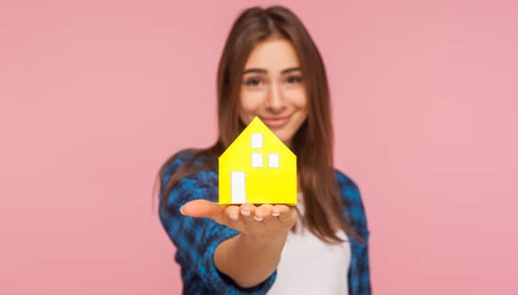 woman asking if she should keep boyfriend's name off the house