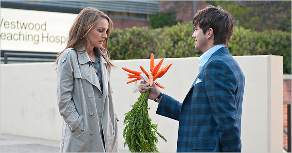 Natalie Portman and Ashton Kutcher in No Strings Attached