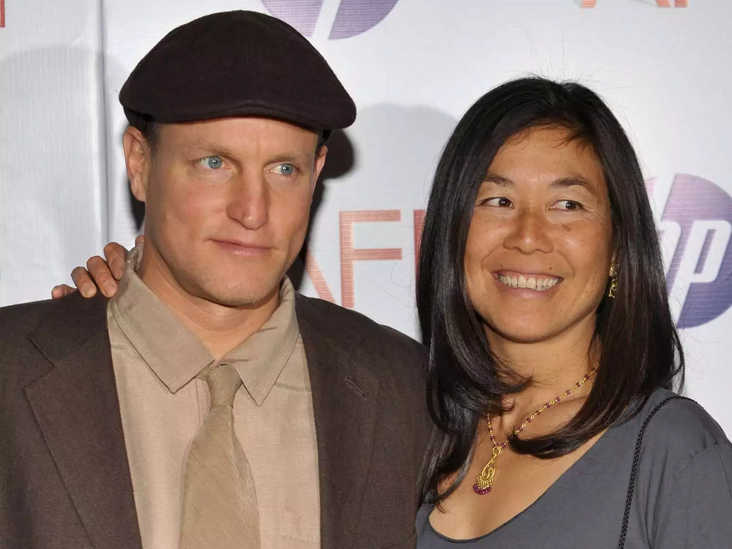 Woody Harrelson wife