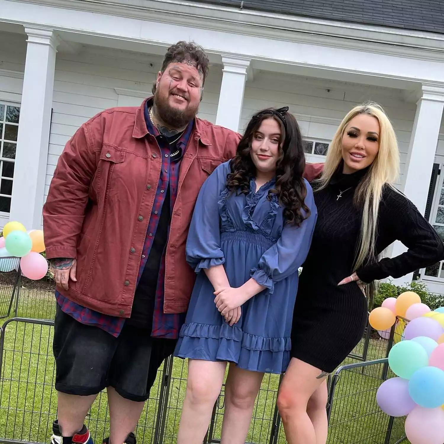 From Prison to Stage: Jelly Roll's Heartwarming Journey as a Dad to Bailee and Noah