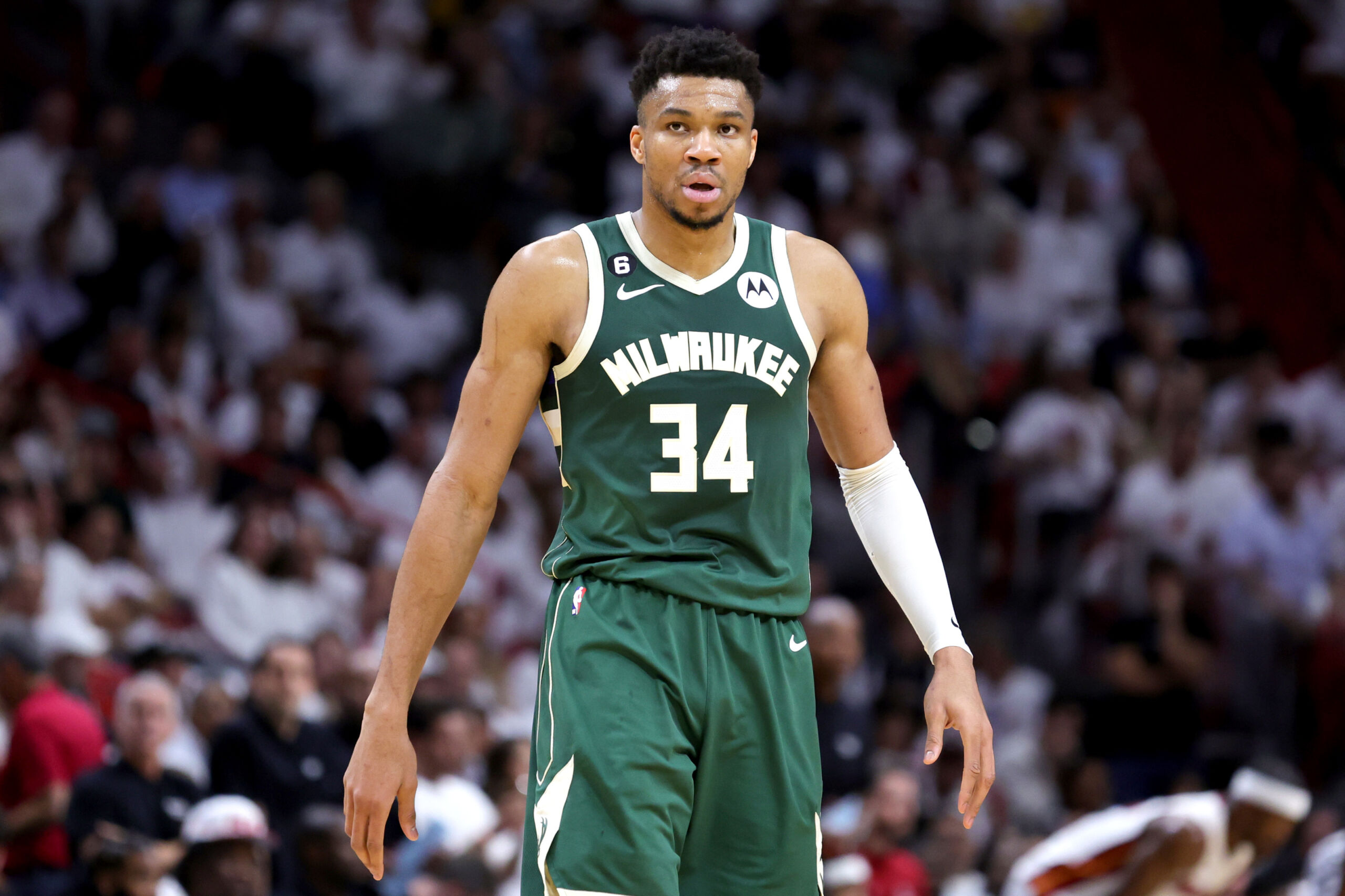 San Antonio Spurs to Acquire Giannis Antetokounmpo from Milwaukee Bucks in Mega Trade Proposal