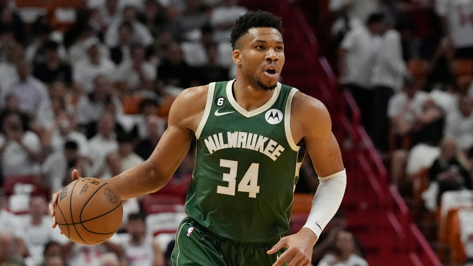 San Antonio Spurs to Acquire Giannis Antetokounmpo from Milwaukee Bucks in Mega Trade Proposal