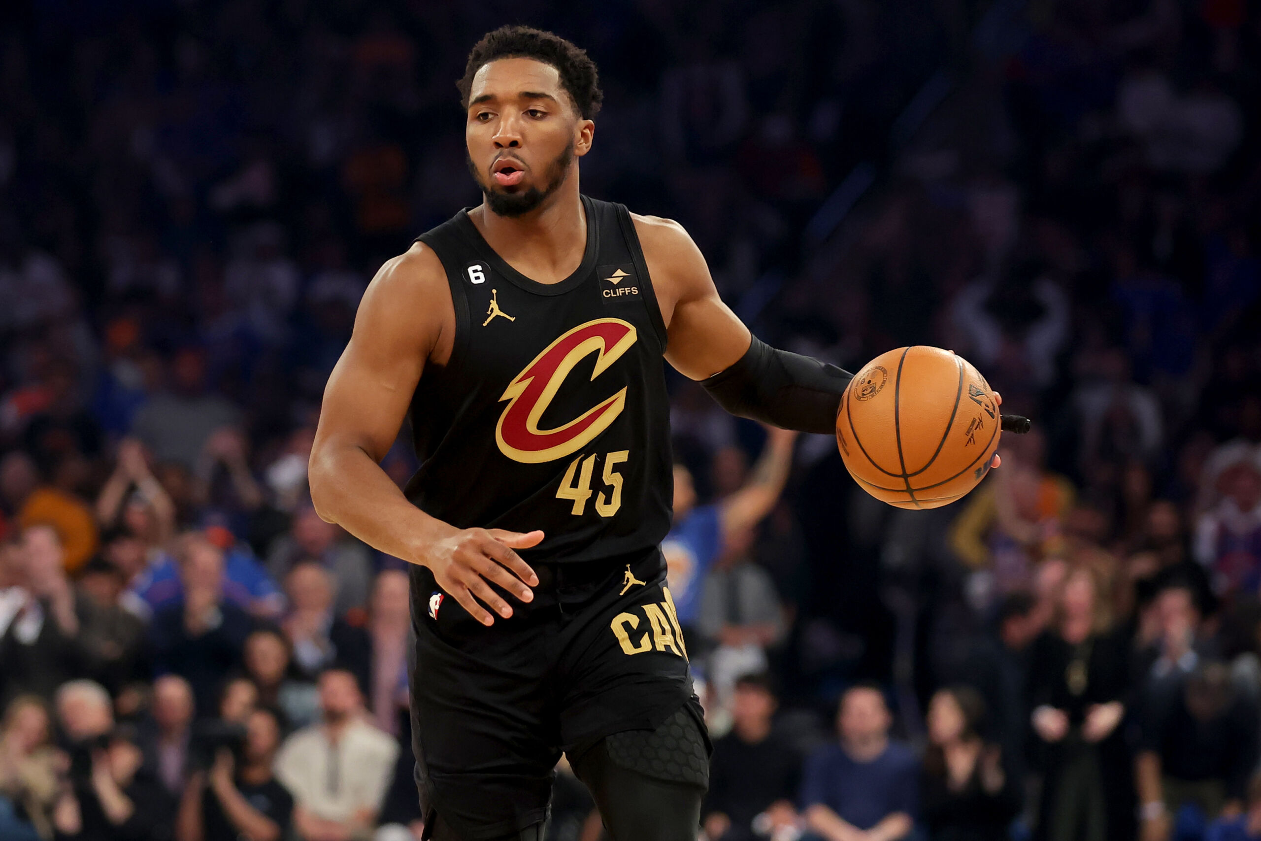 Toronto Raptors to Acquire Cleveland Cavaliers' Donovan Mitchell in a Bold Move