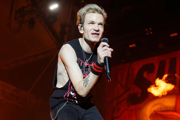 Sum 41 Rocker Deryck Whibley's Scary Hospital Visit for Pneumonia Sheds Light on Past Health Battles and Band Breakup