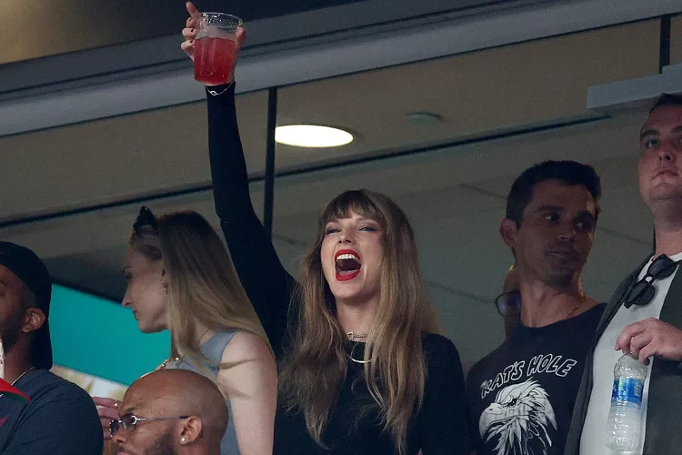 Taylor Swift and Travis Kelce Spark Romance Rumors: Inside Their Cozy Game Day Appearances!