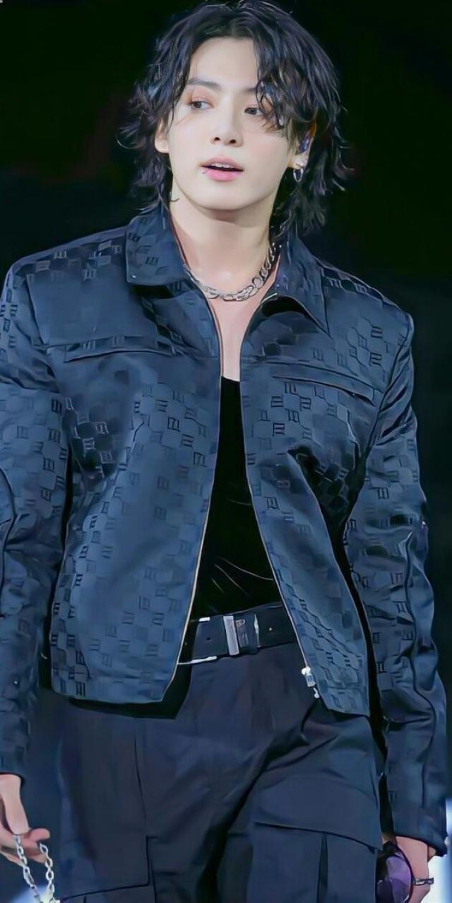 Jungkook of BTS Addresses Love Life Rumours and Serenades ARMYs in a Heartfelt Live Interaction