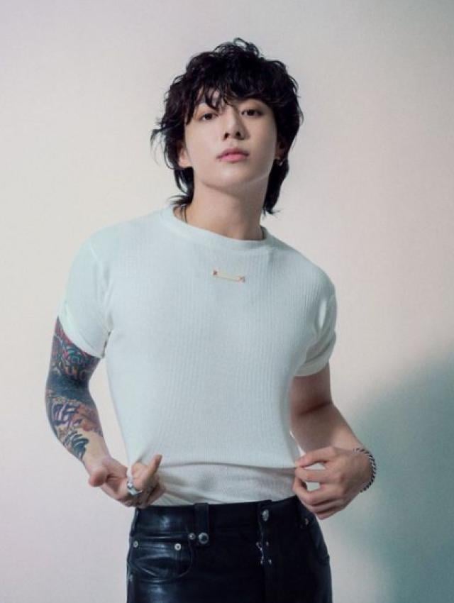 Jungkook of BTS Addresses Love Life Rumours and Serenades ARMYs in a Heartfelt Live Interaction
