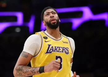 NBA News Is Anthony Davis playing tonight vs Suns Lakers big man could cost the franchise debut In-Season Tournament trophy