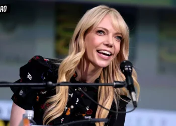 Riki Lindhome