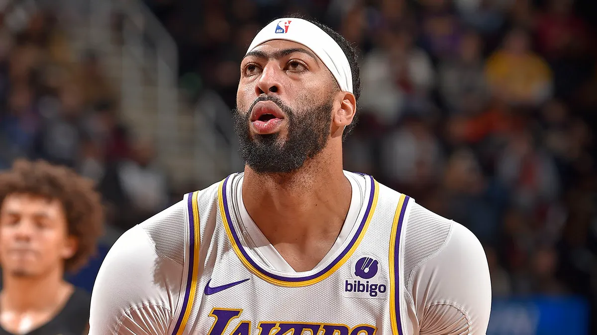 Anthony Davis' Grit in the Face of Injury A Pivotal Moment for the Lakers' Season.