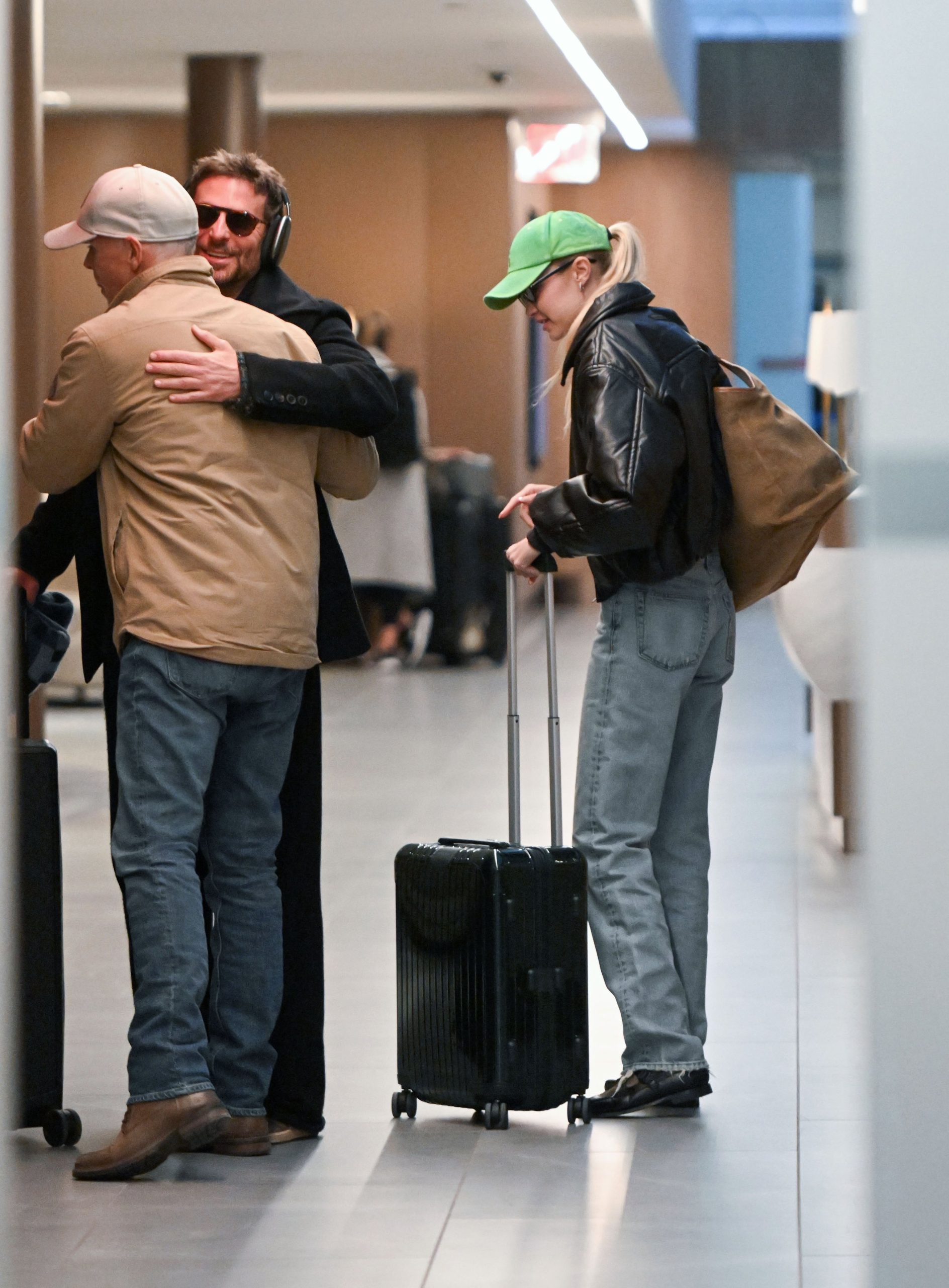 Gigi-Hadid-and-Bradley-Cooper