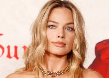Margot Robbie Advocates for Mystery in Film: Pioneering Brief Teasers Over Full-Length Trailers