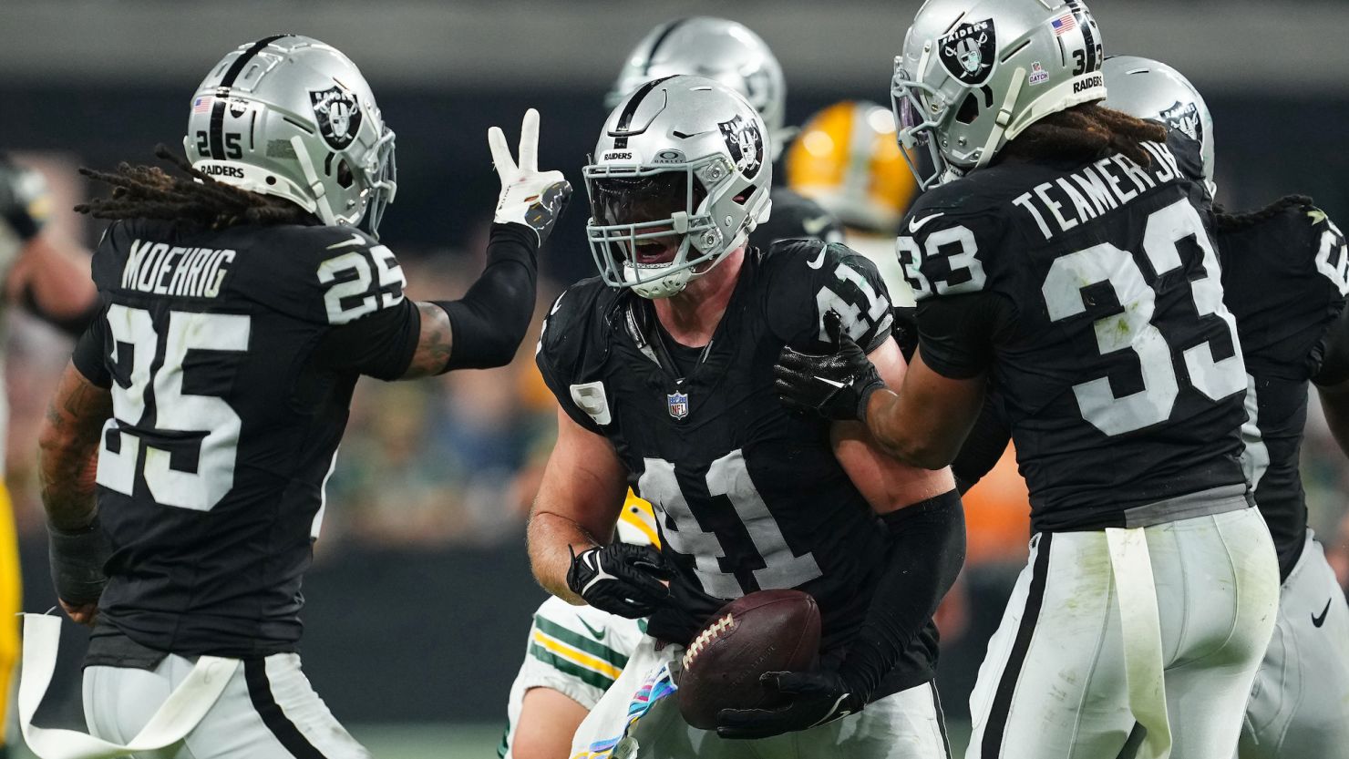 Las Vegas Raiders' Dilemma Maxx Crosby's Trade Threat Over Coach Antonio Pierce's Future----