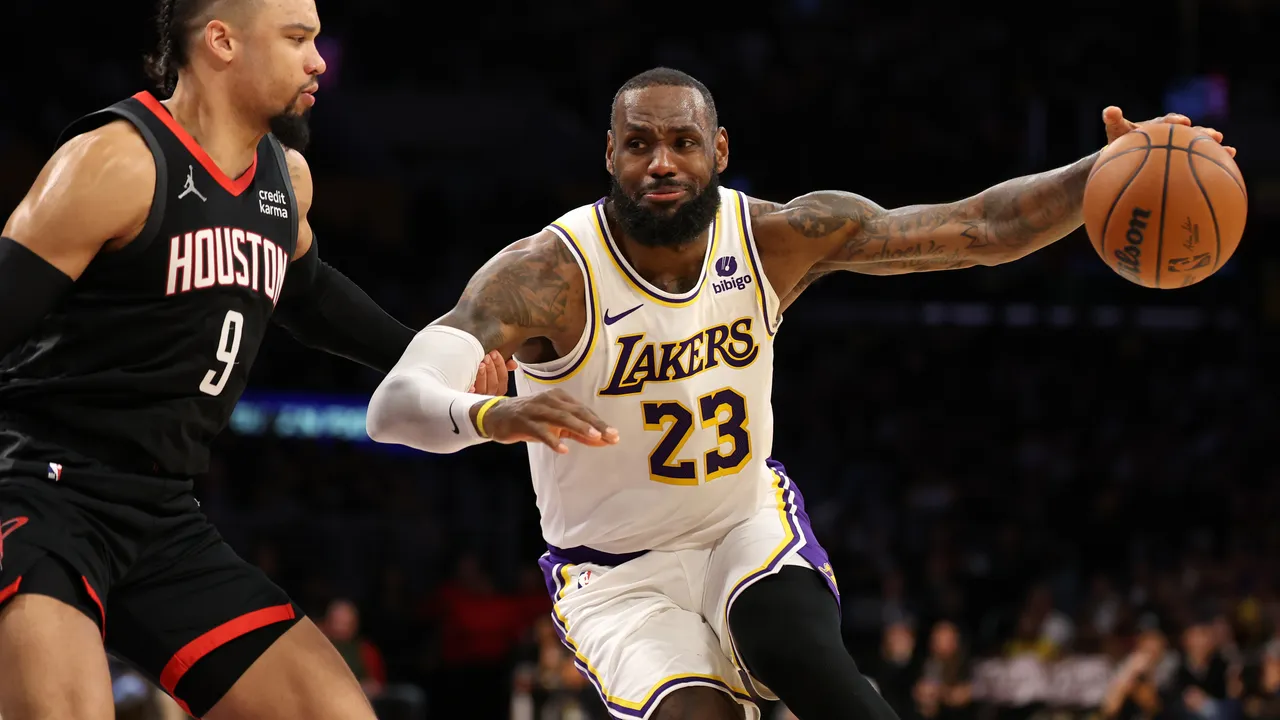 Latest Lakers Trade Buzz Shifting Focus in NBA Negotiations as Deadline Nears---