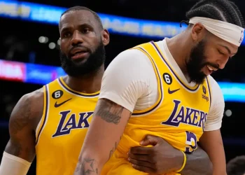 Is This the End of the Anthony Davis-LeBron James Duo? Aggressive Draymond Green Hit Raises Injury Concerns for Los Angeles Lakers!