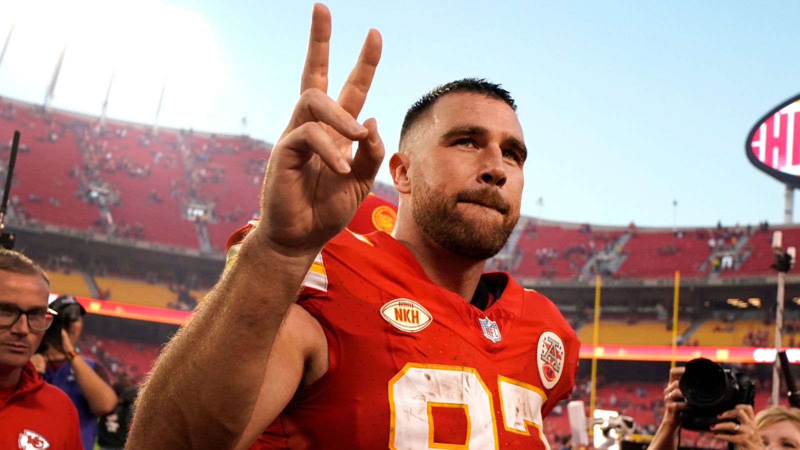 Travis Kelce and Taylor Swift: Navigating Love in the Limelight