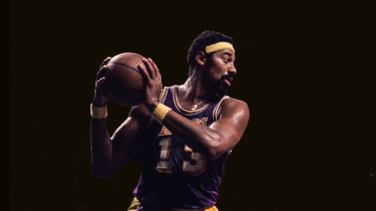 Unforgettable Hoops Showdown Wilt Chamberlain's Historic 100 vs Kobe Bryant's Epic 81-Point Game--