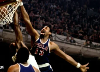 Unforgettable Hoops Showdown Wilt Chamberlain's Historic 100 vs Kobe Bryant's Epic 81-Point Game