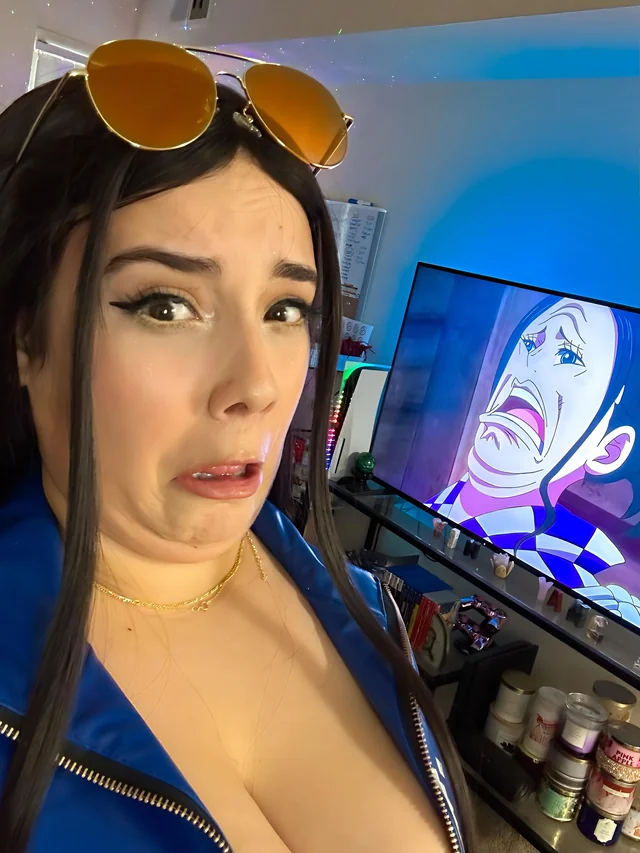 Nico Robin One Piece Reddit Cosplay Goes Viral but with a Creative Twist