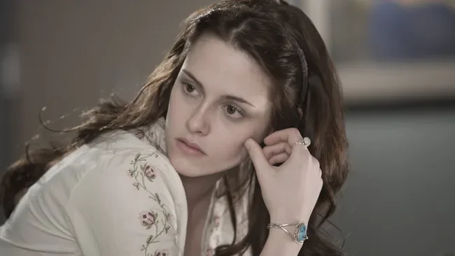 Kristen Stewart Reveals: Twilight's LGBTQ+ Narrative 15 Years Later