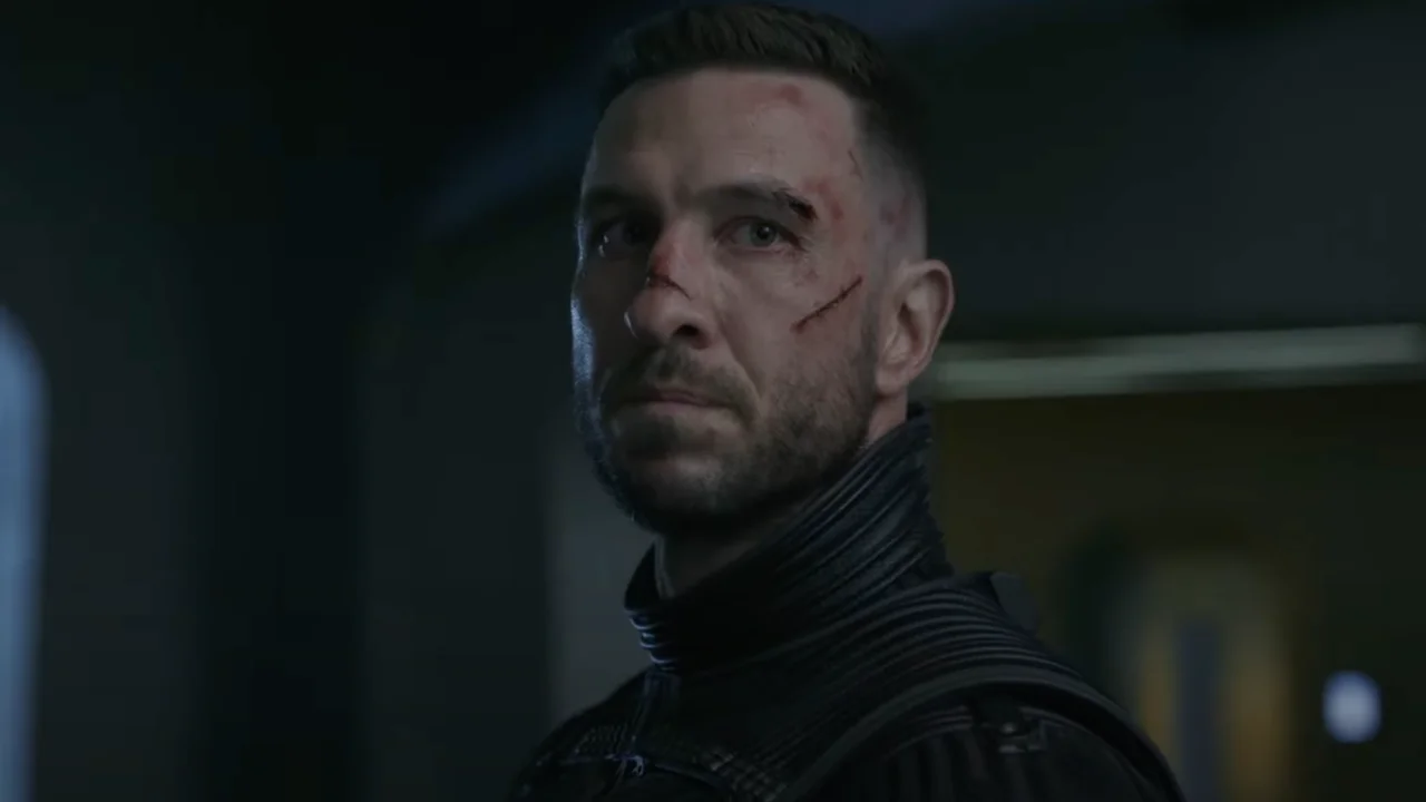 Master Chief's Helmet Debate: Pablo Schreiber Defends Its Removal in Halo TV Series