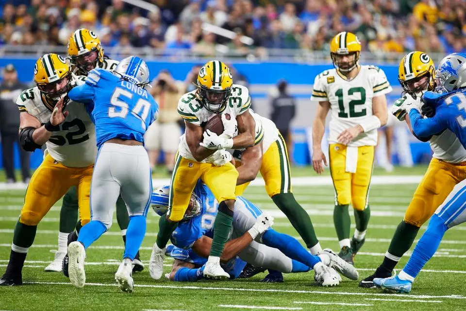 A Fierce Rivalry Reignited Packers and Lions Clash for NFC North Supremacy