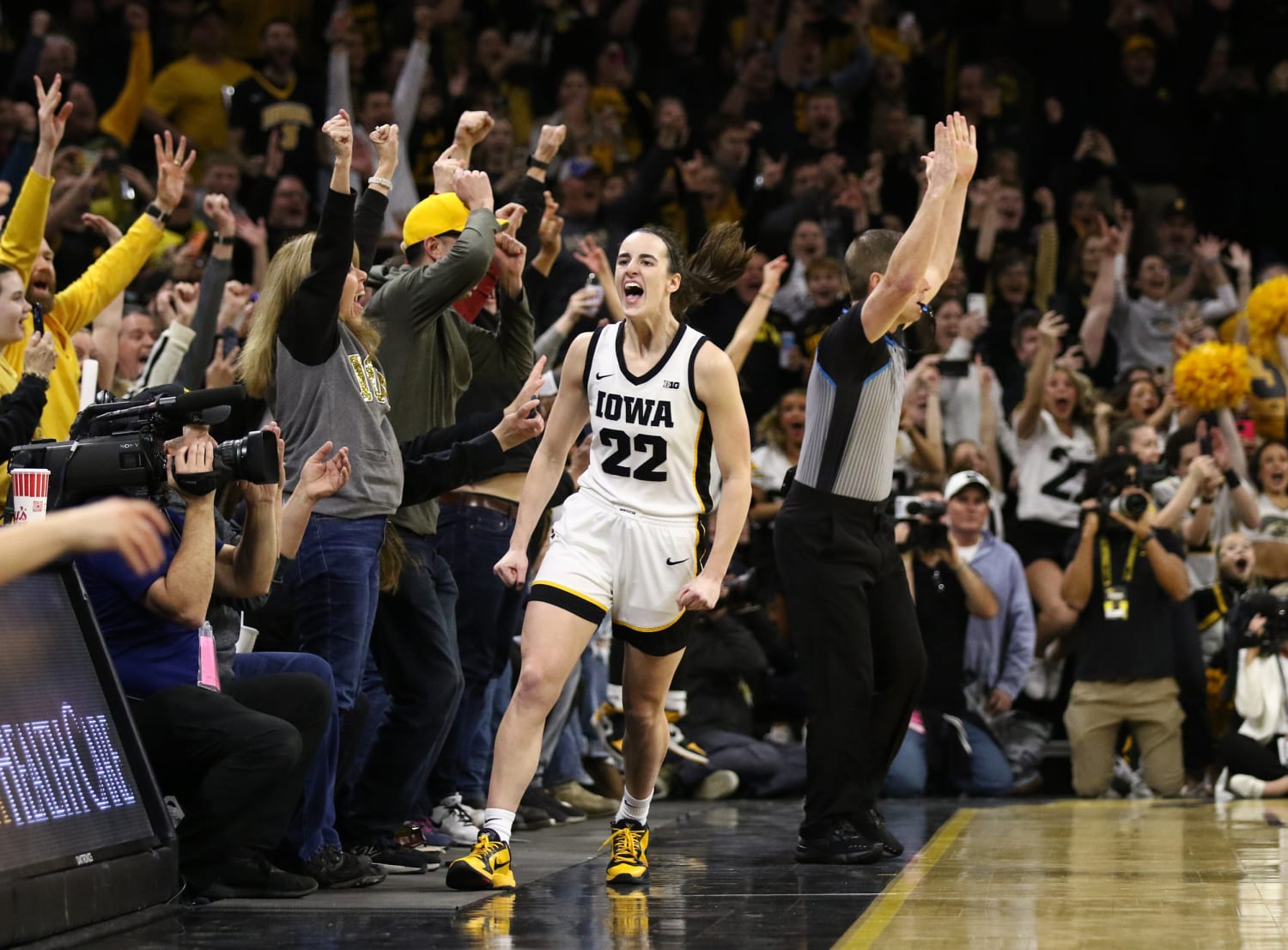 Breaking Records and Barriers How Caitlin Clark is Revolutionizing Women's College Basketball