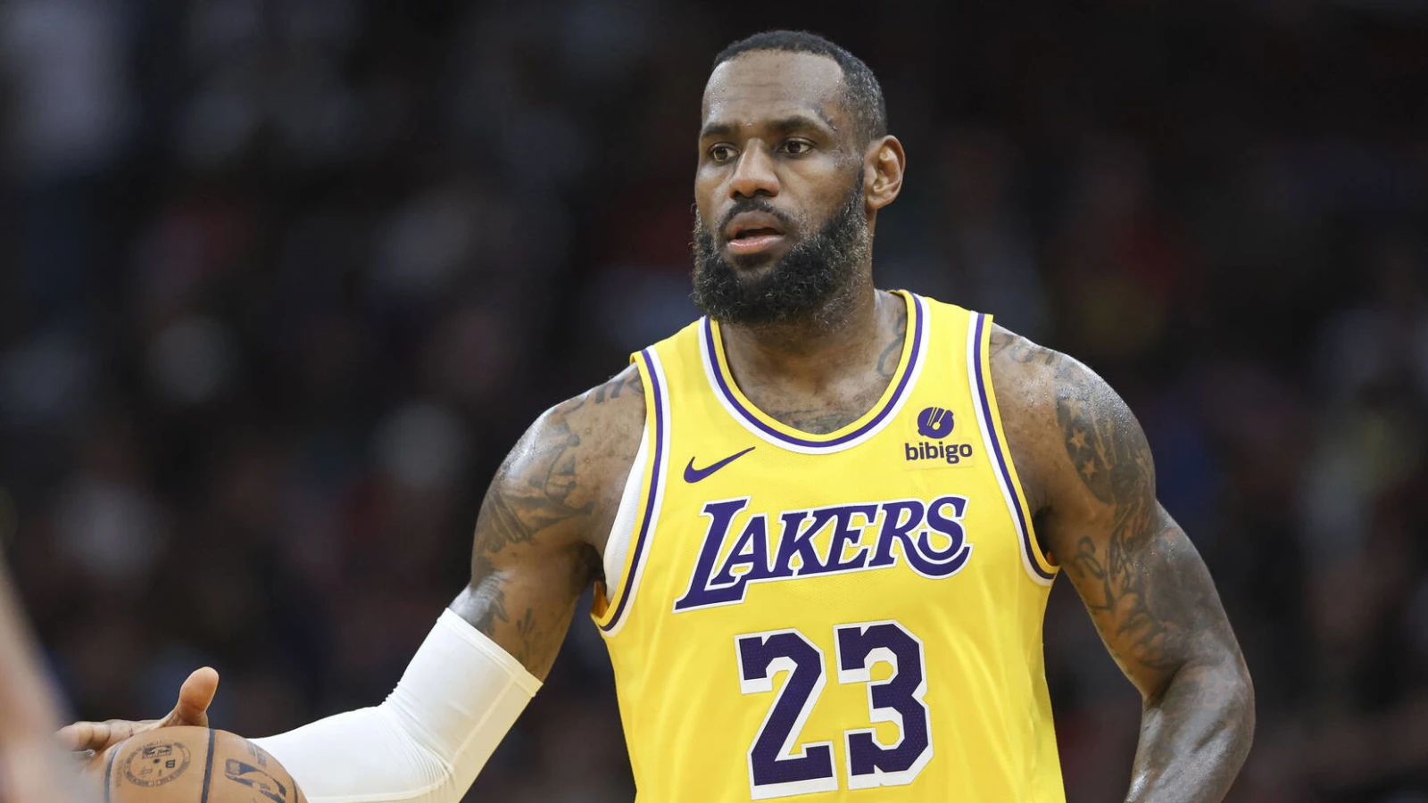 Слухи о обмене в НБА: Леброн Джеймс рассматривает возможность перехода в «Майами Хит», «Филадельфию 76ерс» и «Нью-Йорк Никс»