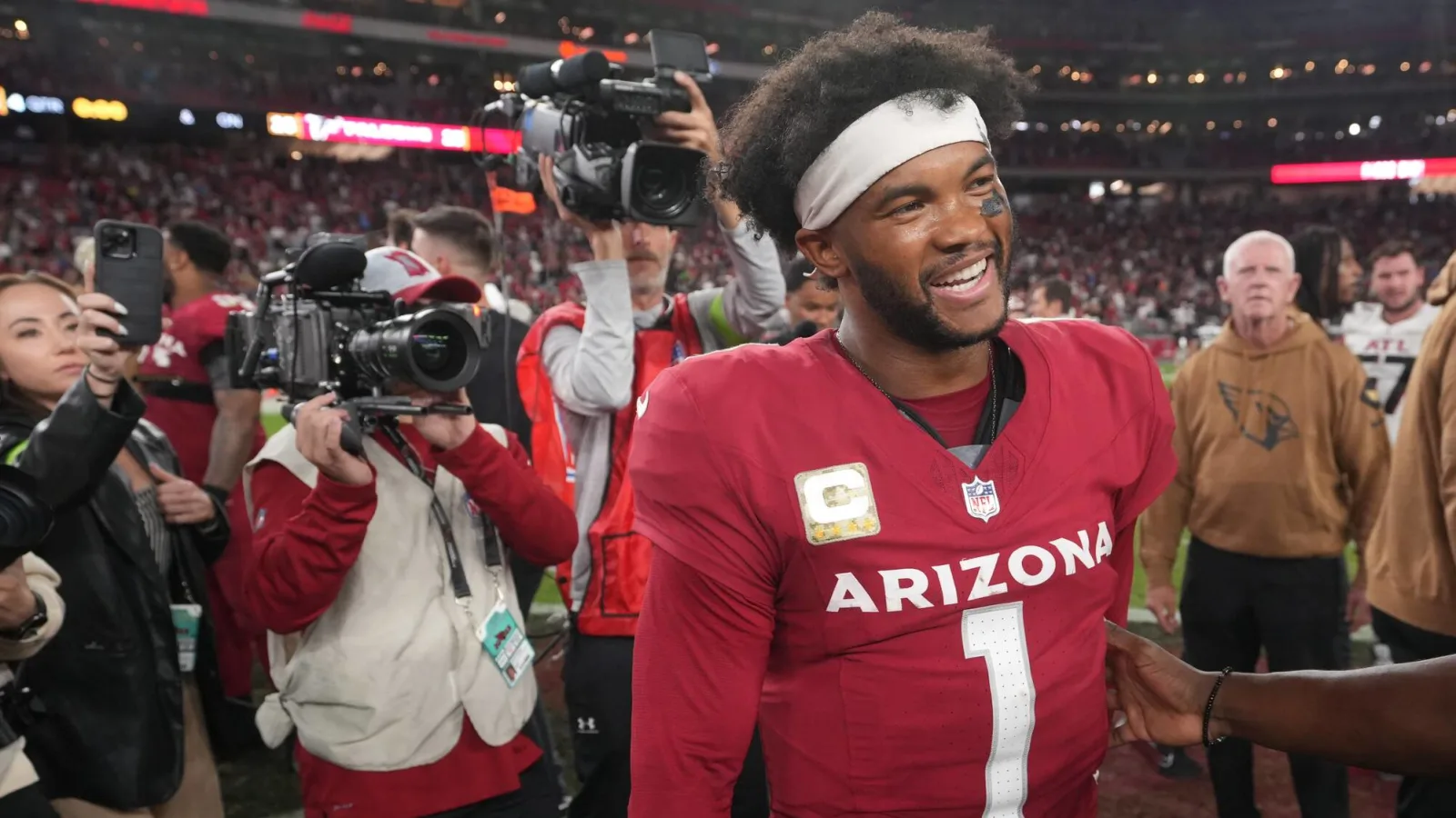 Cardinals Set to Supercharge Offense Eyeing Star Receiver Mike Evans for Kyler Murray's Big Comeback Season---